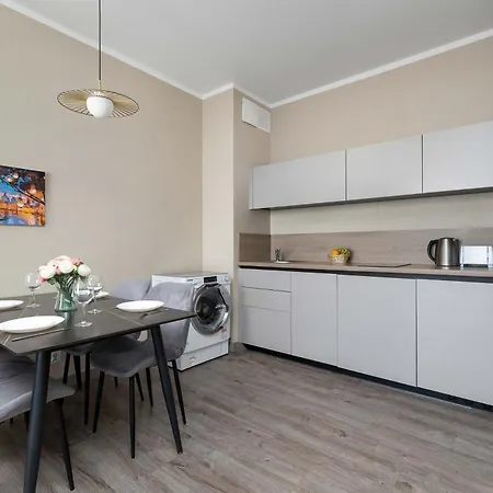 Stylish Bel Mare E529 In With Balcony & Parking & Close To The By Renters Misdroy